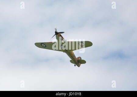 Henley-on-Thames, Royaume-Uni. 18 Juin, 2017. Un Hawker Hurricane à partir de la bataille d'Angleterre a effectué une visite à la régate pendant un défilé. Credit : Uwe Deffner/Alamy Live News Banque D'Images