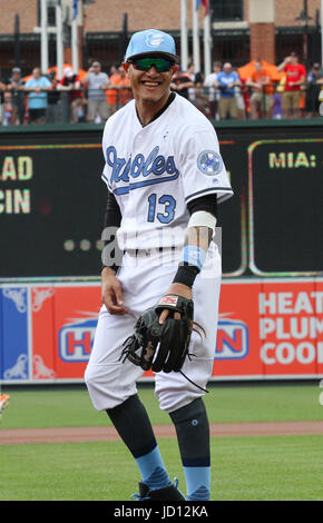 Baltimore, MD, USA. 17 Juin, 2017. Baltimore Orioles de troisième but Manny Machado (13) au cours de la St. Louis Cardinals vs Baltimore Orioles match au parc Orioles dans Camden Yards de Baltimore, MD. Baltimore a battu St Louis 15-7. Jen Hadsell/CSM/Alamy Live News Banque D'Images