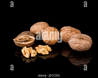 Les noix. Collation santé. La mélatonine aide à contenir le bon sommeil plus d'antioxydants et d'acides gras oméga-3 pour réduire le cholestérol. Banque D'Images
