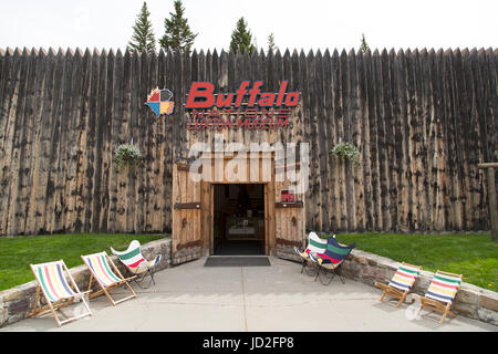 Entrée de la Buffalo Nations Luxton Museum à Banff en Alberta, Canada. L'interprète du musée du patrimoine des Premières Nations. Banque D'Images