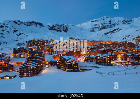 Panorama de Val Thorens par nuit, Alpes, France Banque D'Images