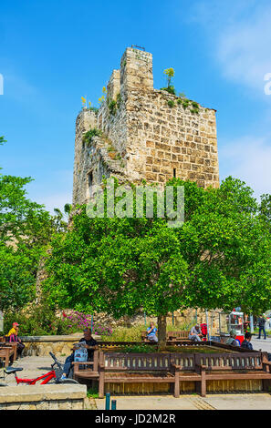 Antalya, Turquie - 6 mai 2017 : le petit parc à l'anciens remparts est le meilleur endroit pour vous détendre dans cumhuriyet avenue, le 6 mai à Antalya. Banque D'Images