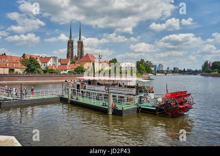 Bateau de plaisance sur la rivière Odra Ostrow Tumski Wroclaw Banque D'Images
