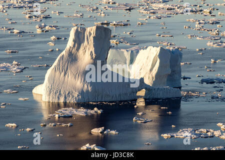 Iceberg dans le couloir d'icebergs près de Crow Head, Twillingate, Newfoundland, Canada Banque D'Images