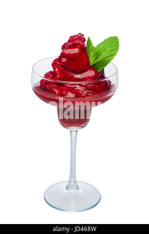 Smoothie aux fraises en verre large décoré de feuille de menthe Banque D'Images