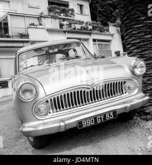 FRANCE - SIMCA VEDETTE BERLINE 50's - VAR SUD DE LA FRANCE - Français - VOITURE VINTAGE VOITURE FRANÇAISE © Frédéric Beaumont Banque D'Images