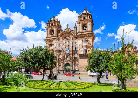 Cusco, Pérou - 25 Avril 2017 : l'église de la Compagnie de Jésus à la Plaza de Armas. Banque D'Images