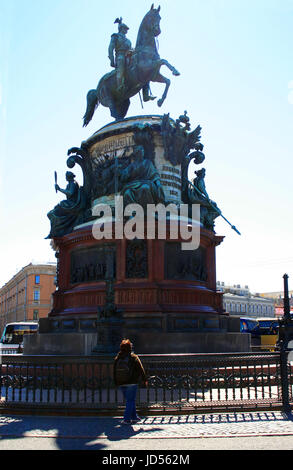 Le monument à l'Empereur Nicolas le sculpteur de pierre Karlovich Klodt la place Saint-Isaac à Saint-Pétersbourg Banque D'Images