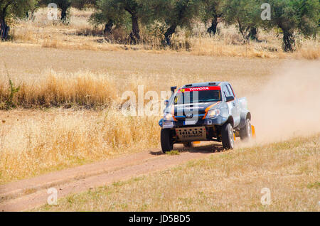 L'Estrémadure, Espagne - 17 juin : Le pilote et copilote Participing en espagnol TT Rally Championship. Badajoz, Dehesa de Extremadura. Banque D'Images