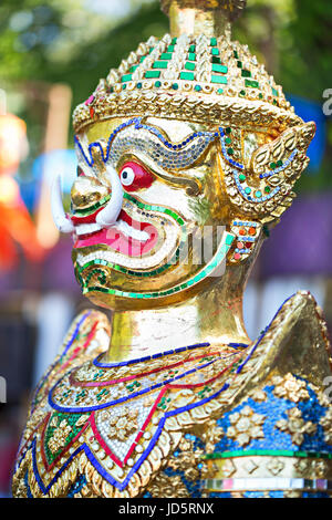 Colorés de style thaï bouddha Banque D'Images