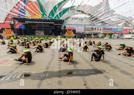 Pratique pour les participants pour l'Aliwan Fiesta à Manille Philippines Banque D'Images