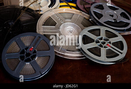 Des tas de bobines de film super 8 mm couleurs vintage, selective focus détail Banque D'Images