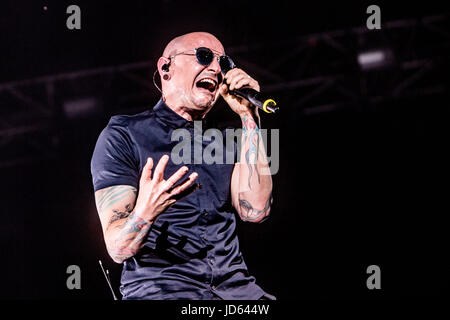 Monza, Italie. 17 Juin, 2017. Linkin Park live au I-Days Festival, Monza Linkin Park effectue live au IDays Festival à Monza, Italie : Crédit Mairo Cinquetti/Pacific Press/Alamy Live News Banque D'Images