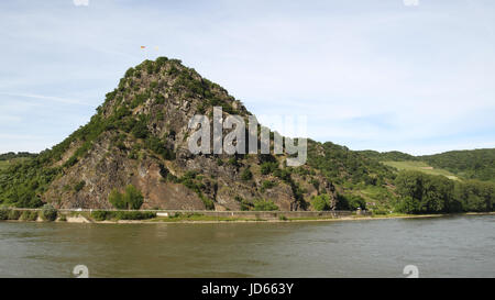 Loreley Rock se tient le long du Rhin dans la vallée du Rhin moyen. Site du patrimoine mondial de l'UNESCO.Lorelei en anglais Banque D'Images