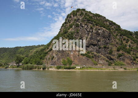 Loreley Rock se tient le long du Rhin dans la vallée du Rhin moyen. Site du patrimoine mondial de l'UNESCO.Lorelei en anglais Banque D'Images