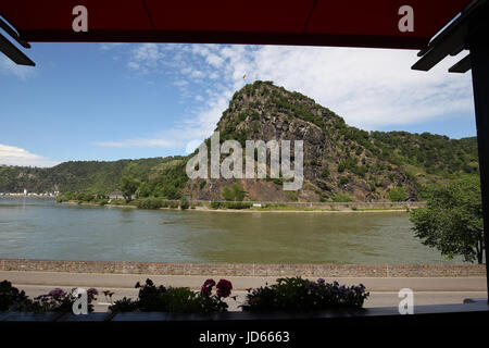 Loreley Rock se tient le long du Rhin dans la vallée du Rhin moyen. Site du patrimoine mondial de l'UNESCO.Lorelei en anglais Banque D'Images