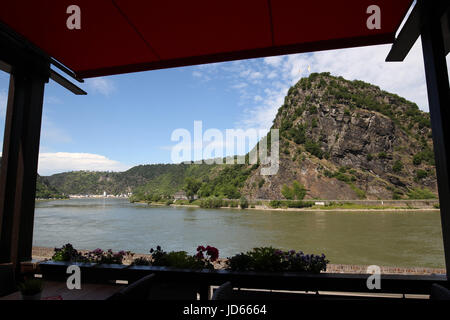 Loreley Rock se tient le long du Rhin dans la vallée du Rhin moyen. Site du patrimoine mondial de l'UNESCO.Lorelei en anglais Banque D'Images