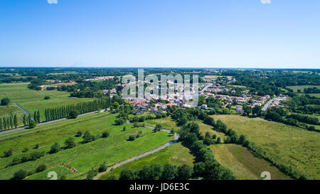 Photo aérienne du village de Rouans, le grand chemin, Loire Atlantique, France Banque D'Images