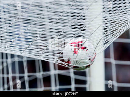 Le match ball, le 16 juin 2017 - Football / Soccer : vue générale, dans le cadre de l'UEFA championnat de Pologne 2017-21 Un groupe de correspondance entre la Suède 0-0 Angleterre à Kolporter Arena de Kielce en Pologne. (Photo de Maurizio Borsari/AFLO) Banque D'Images