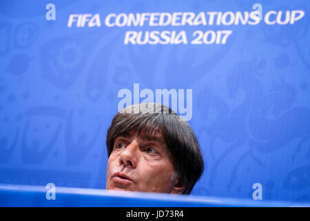 Sochi, Russie. 18 Juin, 2017. Joachim Loew, le manager de l'équipe nationale de football allemande, lors d'une conférence de presse avant la Coupe des Confédérations dans le stade Fisht à Sotchi, Russie, 18 juin 2017 Photo : Christian Charisius/dpa/Alamy Live News Banque D'Images