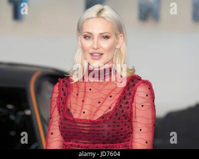 London, Royaume-Uni de Grande-Bretagne et d'Irlande du Nord. 18 Juin, 2017. Stephanie Pratt assiste à la première mondiale de Transformers : Le dernier chevalier. Londres, Royaume-Uni. 18/06/2017 | Crédit dans le monde entier d'utilisation : dpa/Alamy Live News Banque D'Images