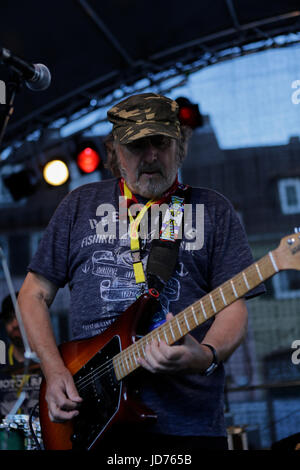 Worms, Allemagne. 18 juin 2017. Miller Anderson il se produit sur la scène du Festival de Jazz 2017 et la joie dans les vers. Crédit : Michael Debets/Alamy Live News Banque D'Images