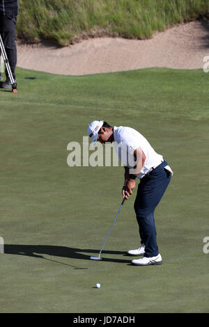 Erin, Wisconsin, USA. 18 Juin, 2017. Hideki Matsuyama (JPN) Golf : Hideki Matsuyama Japon de putts sur le 16e trou lors de la ronde finale de la 117e US Open Championship à Erin Hills Golf Course, à Erin, Wisconsin, United States . Credit : Koji Aoki/AFLO/Alamy Live News Banque D'Images