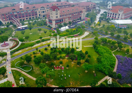 Hangzhou. 1er juin 2017. Photo prise le 1 juin 2017 montre une zone touristique de vacances à Jiashan County de Jiaxing City, Zhejiang Province de Chine orientale. Shanghai, le premier niveau de développement scientifique de base exemplaire en Chine, est l'un des plus développés en Chine en termes de puissance économique. Credit : Zhang Cheng/Xinhua/Alamy Live News Banque D'Images