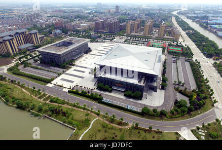 Hangzhou. 25 mai, 2017. Photo prise le 25 mai 2017 montre un gymnase à Jiashan County de Jiaxing City, Zhejiang Province de Chine orientale. Shanghai, le premier niveau de développement scientifique de base exemplaire en Chine, est l'un des plus développés en Chine en termes de puissance économique. Credit : Wang Dingchang/Xinhua/Alamy Live News Banque D'Images