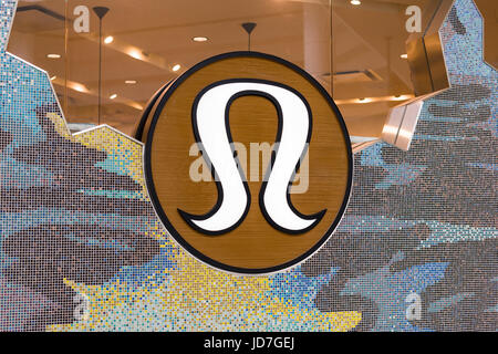 Logo de la marque Lululemon sur l'extérieur du bâtiment Banque D'Images