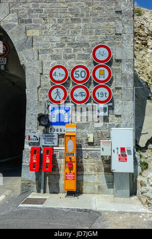 Tunnel routier au col de Galibier, France Banque D'Images