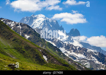 Aiguiile Verte et drus vu depuis le Col de Balme cable car au-dessus de l'Argentière, Chamonix Mont Blanc Banque D'Images