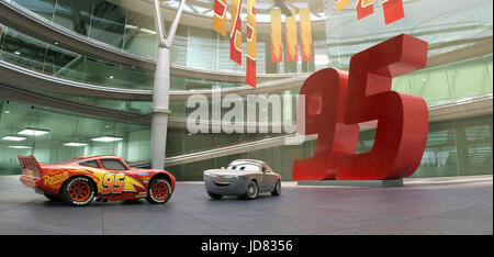 Cars 3 est une animation par ordinateur 3D comédie film produit par Pixar Animation Studios et publié par Walt Disney Pictures. Cette photo est pour un usage éditorial uniquement et est l'auteur de la société film et/ou le photographe attribué par le film ou la société de production et ne peut être reproduite que par des publications dans le cadre de la promotion du film ci-dessus. Un crédit obligatoire pour l'entreprise de film est nécessaire. Le photographe devrait également être portés lorsqu'il est connu. Banque D'Images