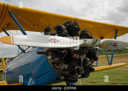 Modèle '75 Boeing-Stearman Kaydet' biplan. Fabriqué dans les années 1930 et 1940 en tant que formateur pour les États-Unis et les forces canadiennes. Banque D'Images