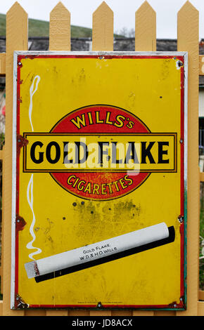 Ancienne publicité pour les cigarettes, pailletée d'Or Banque D'Images