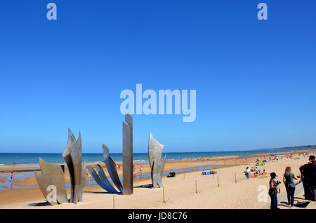 VIERVILLE-SUR-MER, FRANCE - AUG 12 : Banon Anilore's Les Braves sculpture, qui honore ceux qui sont morts à Omaha Beach, est montré à Vierville-sur-Mer, Banque D'Images