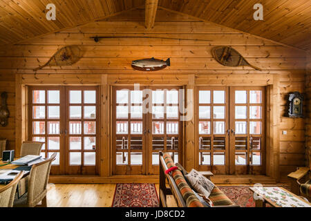 De bois vêtu Lliving prix et portes en log cabin, l'Islande, l'Europe. Nature de l'Islande 2017 hiver froid Banque D'Images
