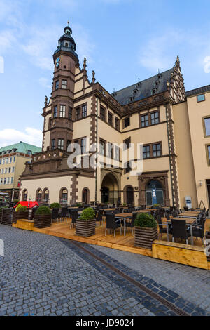 SCHWEINFURT, ALLEMAGNE - 21 avril 2017 : place du marché avec l'hôtel de ville. Schweinfurt - une ville médiévale fondée en 761 ans. Banque D'Images