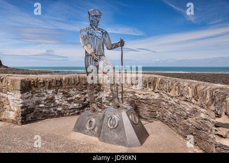 12 Juin 2017 : Lynmouth, Devon, Angleterre Royaume-uni - l'Walker par Richard Graham, nouvelle statue inaugurée en 2017 pour marquer la fin de la façon Coleridge sur Lynmo Banque D'Images