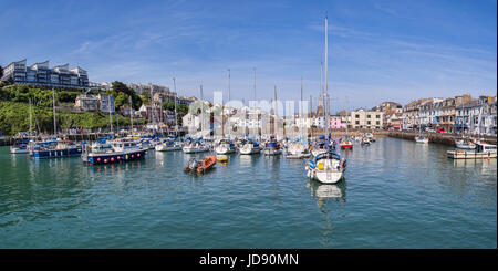 14 Juin 2017 : Ilfracombe, Devon, UK - Panorama de l'arrière-port à Ilfracombe, North Devon. Banque D'Images