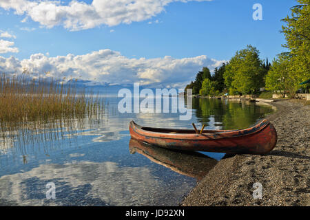 Beaux paysages au début de l'été au bord du lac d'Ohrid, Mazedonia Banque D'Images