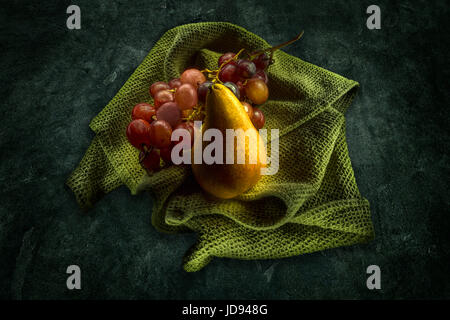 Poires et raisins Still Life Banque D'Images