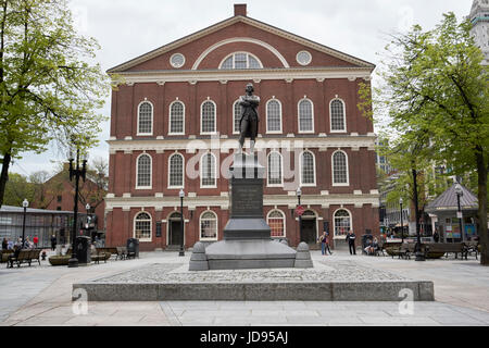 Samuel Adams statue en dehors de Faneuil Hall Boston USA Banque D'Images