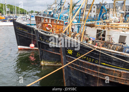 Les bateaux de pêche amarrés au port de Stornoway, Isle Of Lewis, Western Isles, îles Hébrides, Ecosse, Royaume-Uni Banque D'Images