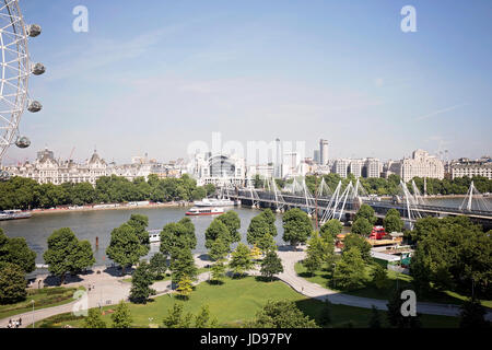 London Eye, grande roue du millénaire Banque D'Images