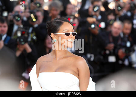 Rihanna participant à la présentation de 'Okja' annuel lors de la 70e édition du Festival de Cannes au Palais des Festivals de Cannes, France. Comprend : Rihanna Où : Cannes, France Quand : 19 mai 2017 Banque D'Images