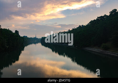 Turin vue panoramique sur fiume Po et Mole Antonelliana Banque D'Images