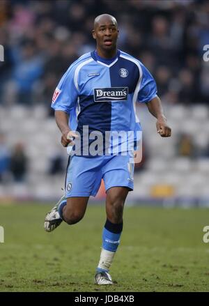 LEON JOHNSON WYCOMBE WANDERERS FC VALLEY PARADE BRADFORD ANGLETERRE 14 Février 2009 Banque D'Images