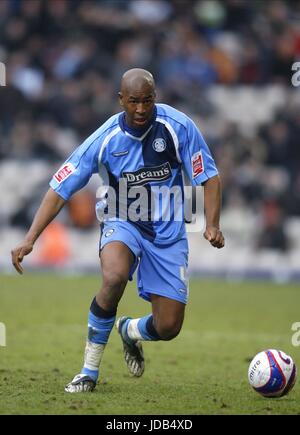 LEON JOHNSON WYCOMBE WANDERERS FC VALLEY PARADE BRADFORD ANGLETERRE 14 Février 2009 Banque D'Images