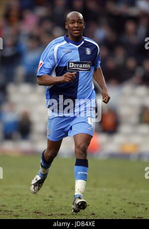 LEON JOHNSON WYCOMBE WANDERERS FC VALLEY PARADE BRADFORD ANGLETERRE 14 Février 2009 Banque D'Images